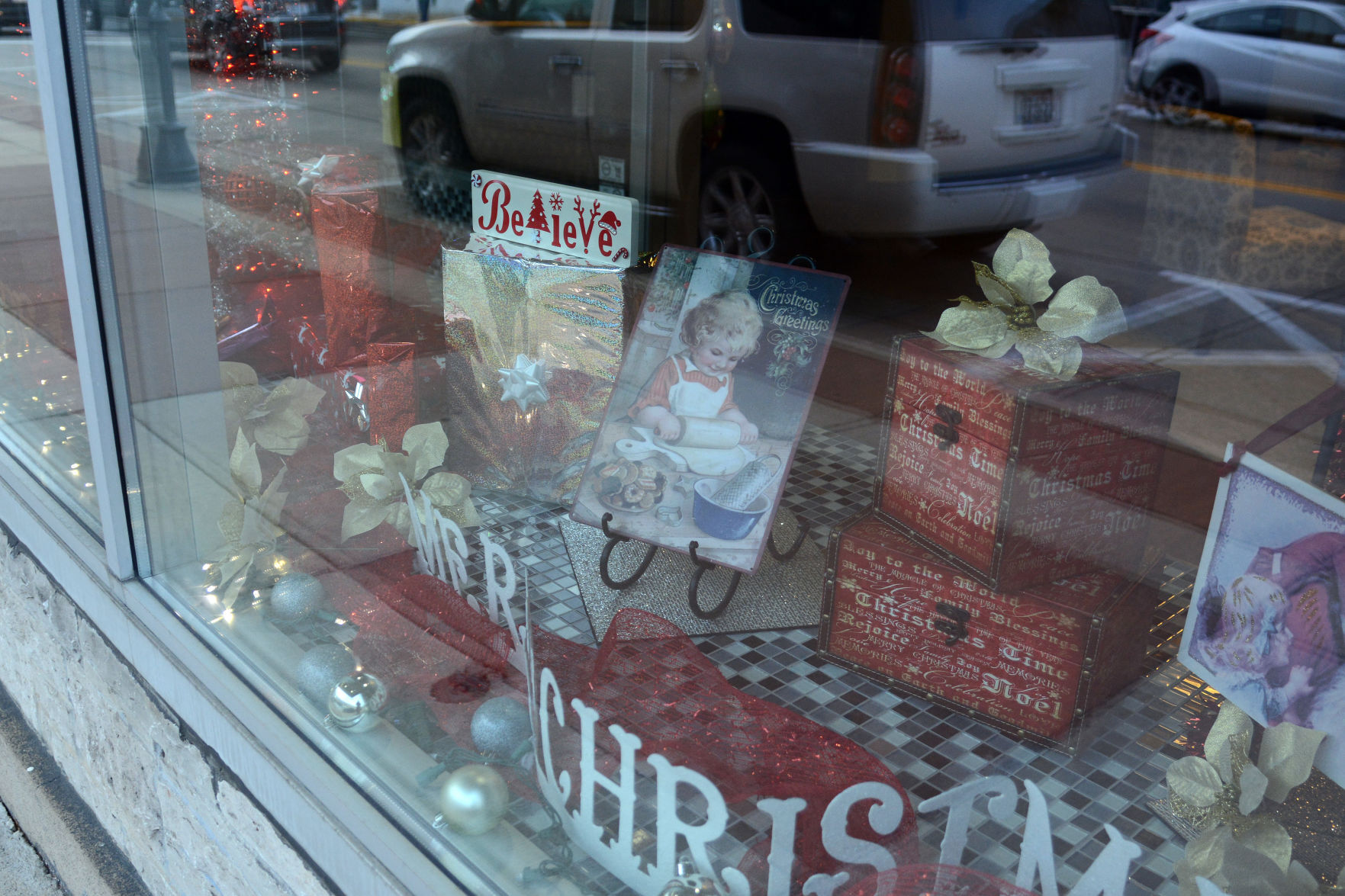 Portage shop windows, Dec. 18, 2020